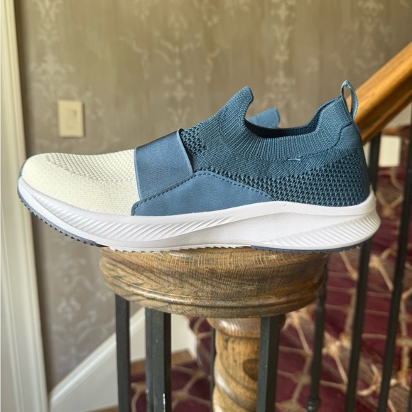 CRANE ladies lightweight slip on sneaker NWOT size 8, perfect condition, blue - Picture 6 of 10